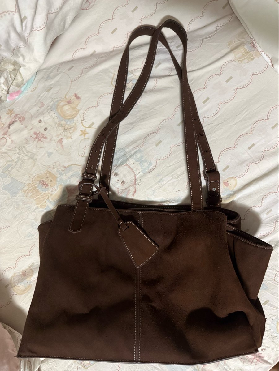 sendthing2nd's tweet photo. 🙌🏻 ; ส่งต่อ
กระเป๋า ￼Something tartine bag สี brown
ใบใหญ่ แบกบ้าน จุของได้เยอะมากก
- กระเป๋าเป็นขุย ผ่านการใช้งานมาแล้ว มีถุงผ้าให้
▶️ ;  250฿
#ส่งต่อกระเป๋า #กระเป๋ามือสอง #เสื้อผ้ามือสอง #กระเป๋ามือ2 #กระเป๋ามือสองสภาพดี https://t.co/aSBIsUiqLV