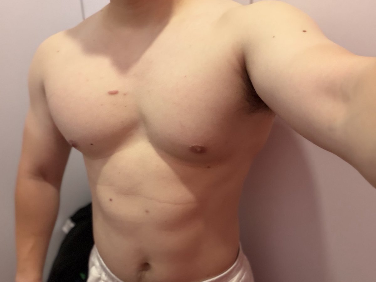 zexdickcock's tweet photo. 想做🐂也想做农 每次练完恨不得几把插人嘴里🥵🥵🥵 https://t.co/34EbSyIVqN