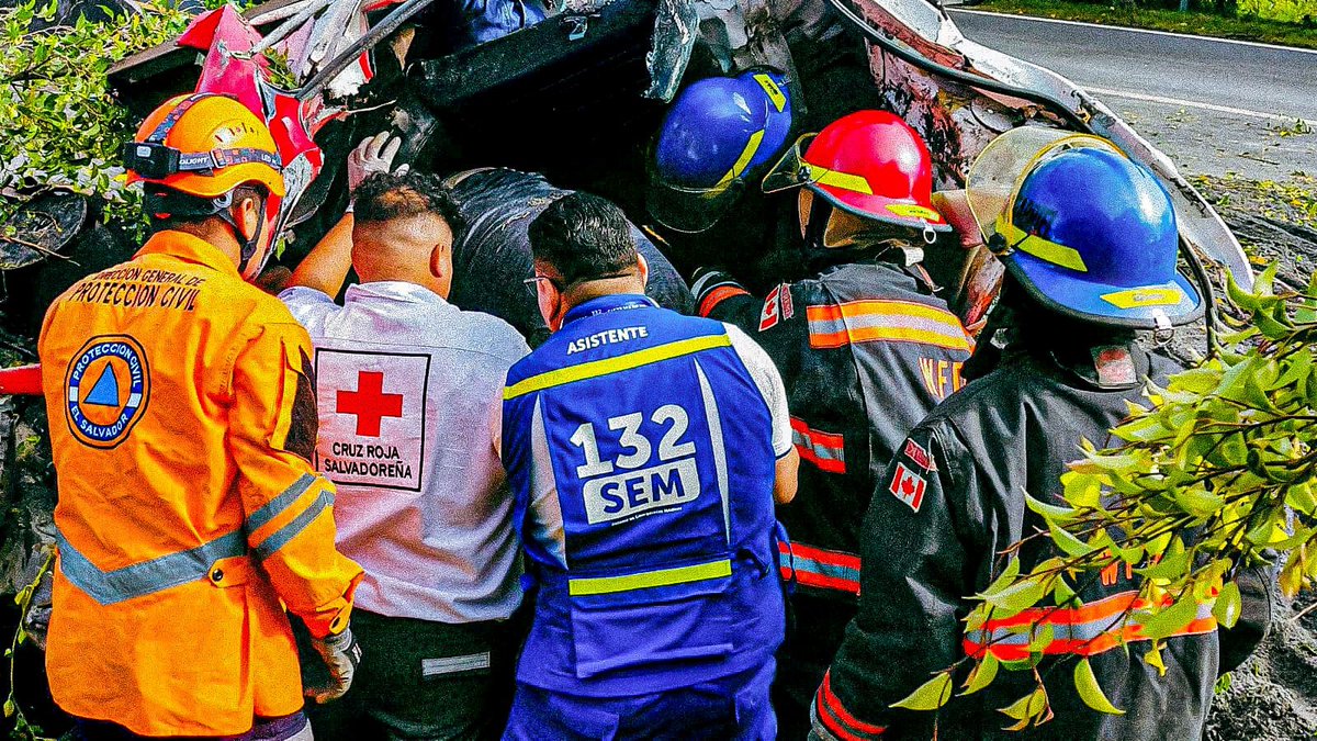 muni263's tweet photo. Tres personas lesionadas tras accidente de tránsito en la carretera Panamericana en Cojutepeque https://t.co/aWP9g8Hf6i https://t.co/ttQBd5wDBN