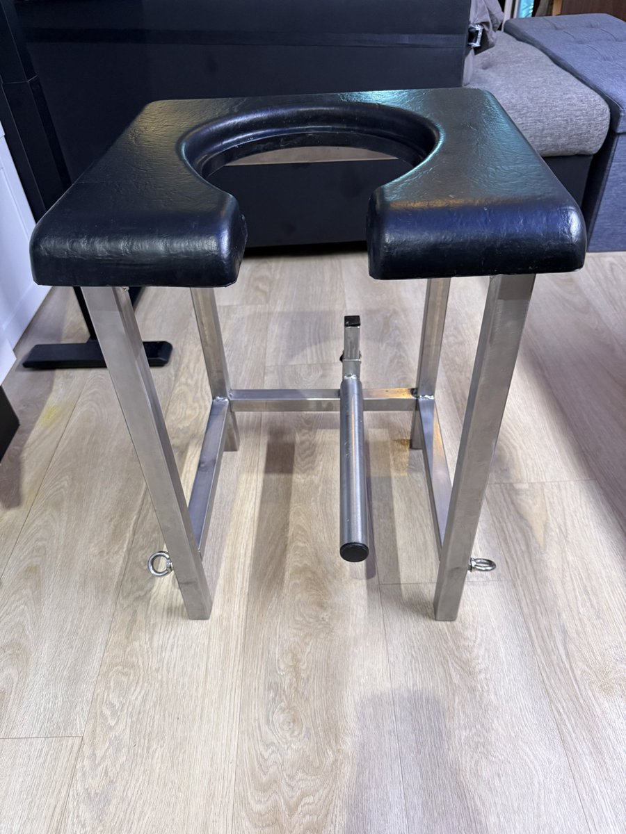 The_Slave_Phi's tweet photo. Selling SteelToyz chair with F-machine attachment. 
Located in Amsterdam, anyone interested? 
Write me a DM https://t.co/GHMK3yTVOf