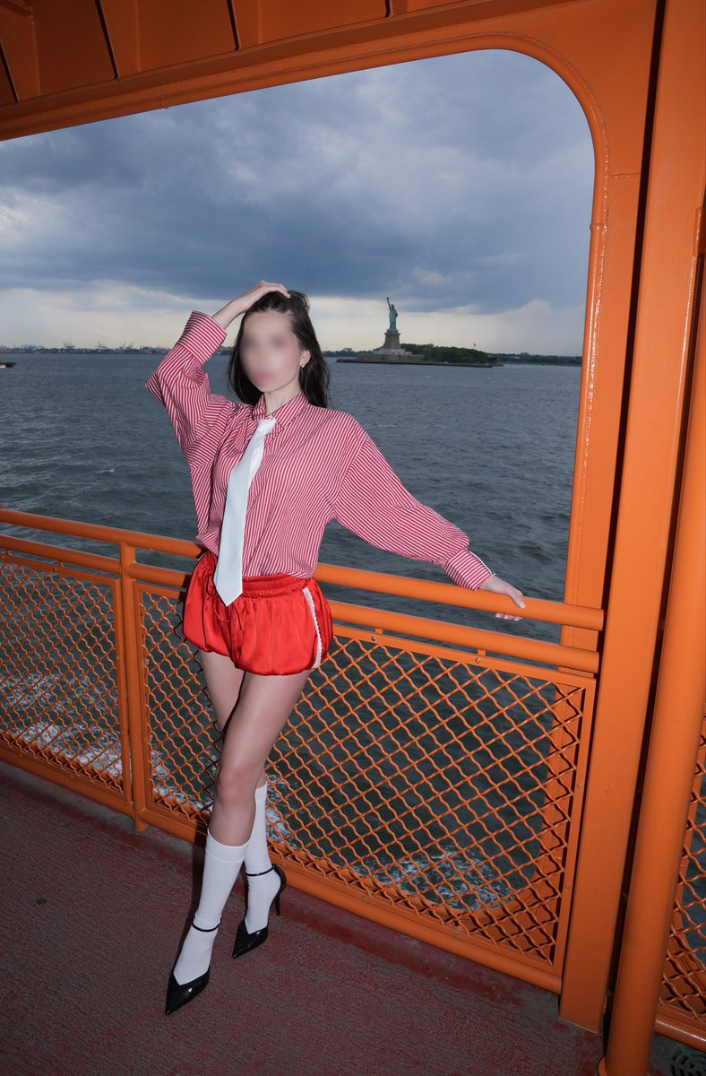 missdiornyc's tweet photo. Ferry girl summer or movie scene energy? https://t.co/GmiIdnp3Sz