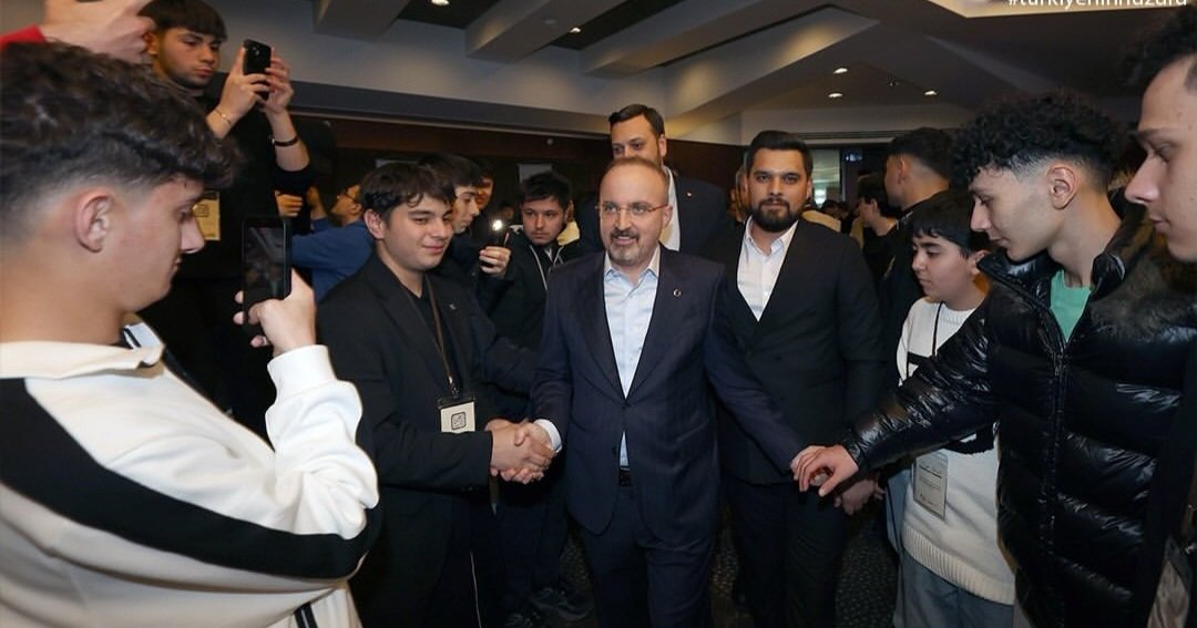 SERDARONER4747's tweet photo. Sayın Bakanım @turanbulent bey her yerde...
Nikah törenleri
@tugvaTR buluşmaları 
Gençlik buluşmaları vs vs ...
Değerli Bakanım @turanbulent beyi  tebrik ederiz. Cumhurbaşkanımız Sayın @RTErdogan bey efendinin yolunda, Temennimiz En üst düzeylerde yerinizi alırsınız... https://t.co/v3CCYgP84N