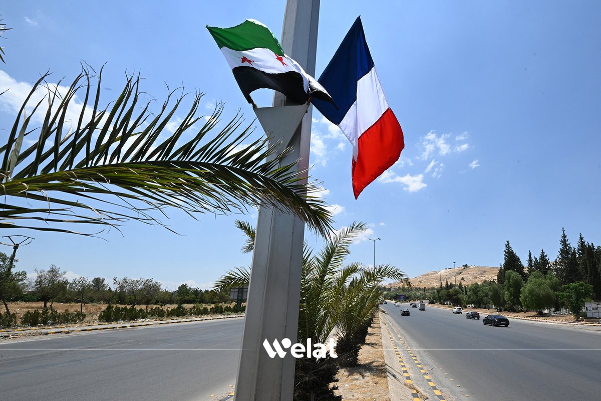 WelattvKu's tweet photo. Bi wêne.. Şam ji bo pêşwazîkirina Emmanuel Macron bi alayên Fransayê hate xemilandin
📷 - AFP
#Emmanuel_Macron
#Frana
#Şam
#Syria
#WelatTV https://t.co/eMnUSEr2iQ