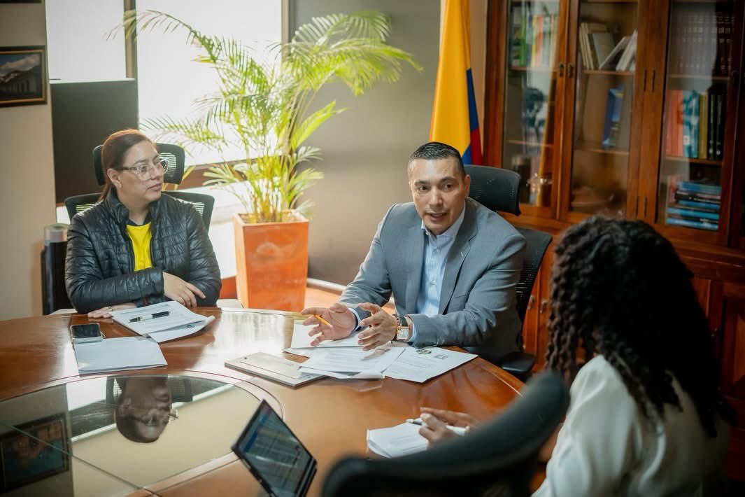 OctavioGuzmanGu's tweet photo. Como presidente del Consejo Directivo de la RAP Pacífico, seguimos construyendo una agenda regional, con proyectos estratégicos en infraestructura, educación, salud y desarrollo, para que el próximo Gobierno Nacional encuentre una región unida, con prioridades claras y una hoja de ruta que responda a las necesidades de nuestra gente.

El Pacífico tiene el potencial, la capacidad y la fuerza para convertirse en uno de los grandes motores del desarrollo del país. Este es el momento de gestionarlo con decisión, de llevar propuestas concretas y de hacer que la voz del Pacífico tenga relevancia en la agenda nacional.