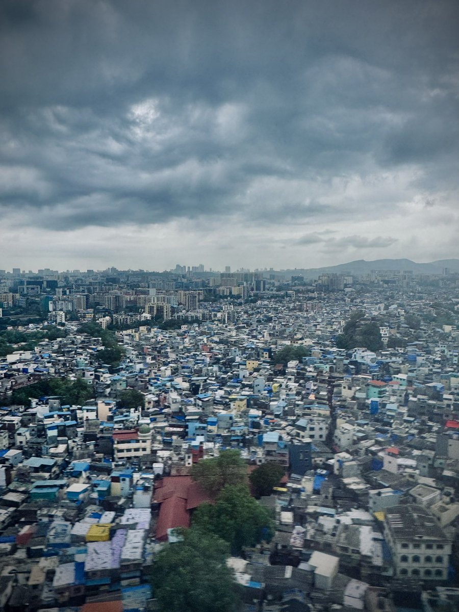 drameyacp's tweet photo. “From clouds to coastlines… every landing tells a different story ✈️☁️🌊” #chennai #mumbai : #IndiGo #GoIndiGo #IndiGo6E #FlyIndiGo #WindowSeat6E https://t.co/hNrKCixEOW