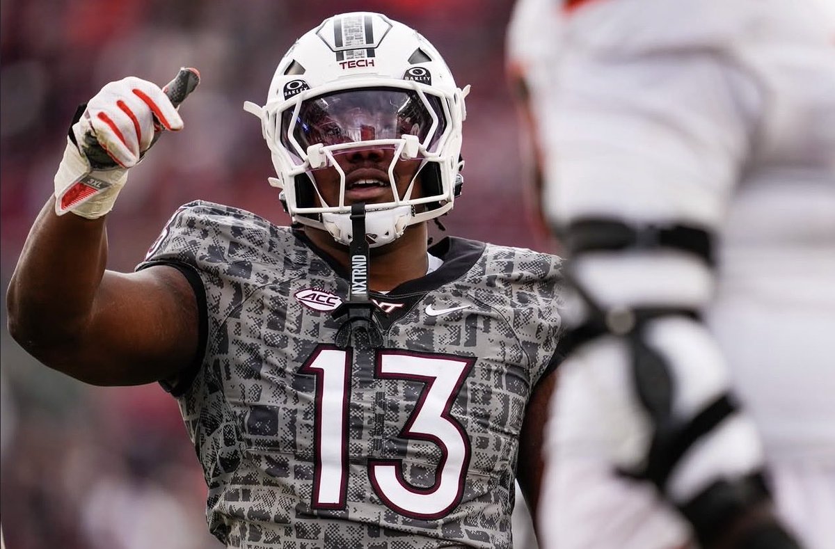 andraemaddox95's tweet photo. Blessed to receive an offer from @HokiesFB ! @SpenceChaos @willwerner03 @ChadSimmons_ @TheUCReport @TomLoy247 @ohschargers https://t.co/c5o65h6fS3