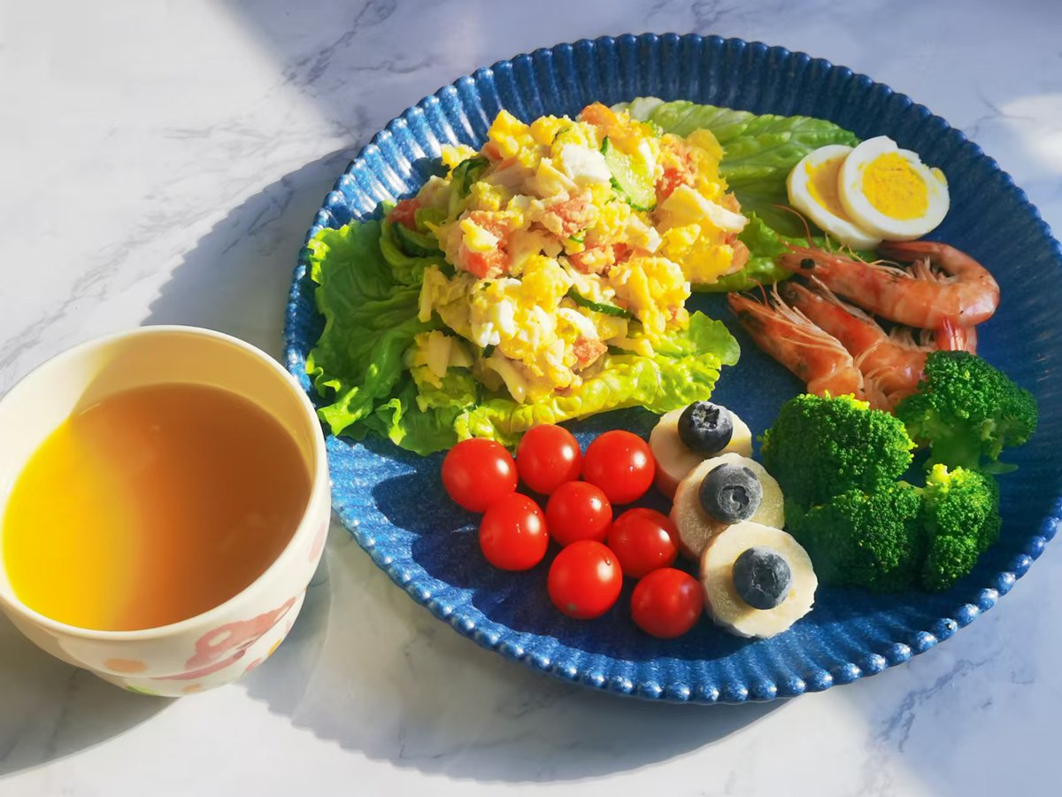 lintash5's tweet photo. My morning used to be rushing for work with instant coffee. Now I wake up 10 mins early to enjoy homemade oatmeal and watch the sunrise—small changes, big calm. https://t.co/pS7gwFrLCB