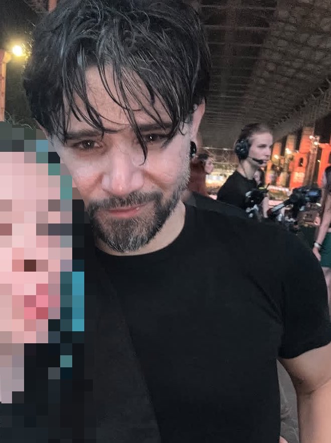 mucurinhaa's tweet photo. não aceito que ele tá envelhecendo e os fios brancos no cabelo e na barba cada dia mais aparentes meu deus skrillex eu te amo tanto https://t.co/vK8qTIIHbU