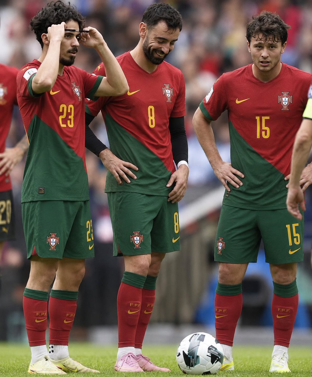 ZongoNyame's tweet photo. Bruno Fernandes is an enemy of the Portuguese national team 

Vitinha has joined him along https://t.co/TxBRMA3Twt
