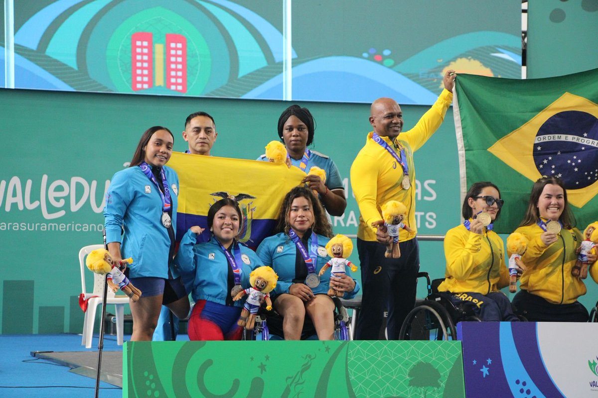 DeporteEc's tweet photo. El equipo femenino de Para- Powerlifting conformado por Maylin Lascano, Mishelle Oyague y Rubby Andrade, se adjudicaron la medalla de 🥈en los Juegos @Parasura2026 de Valledupar, tras obtener un puntaje de 269.10 sobre Brasil que se quedó con el oro. 🇪🇨💪 https://t.co/4tDkmGV9mJ