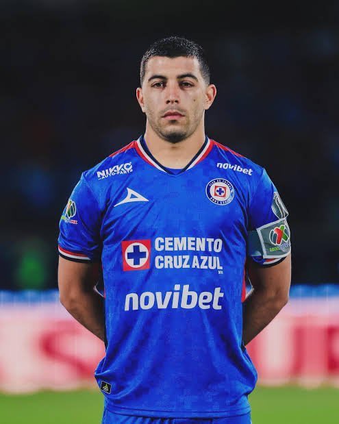 _NacionAzul's tweet photo. Díganlo sin miedo, el mejor jugador de México fue el capitán y campeón con @CruzAzul 

Erik Lira, Re Hecho en la Noria 
🚂🔥 https://t.co/ftwb7Aosdi