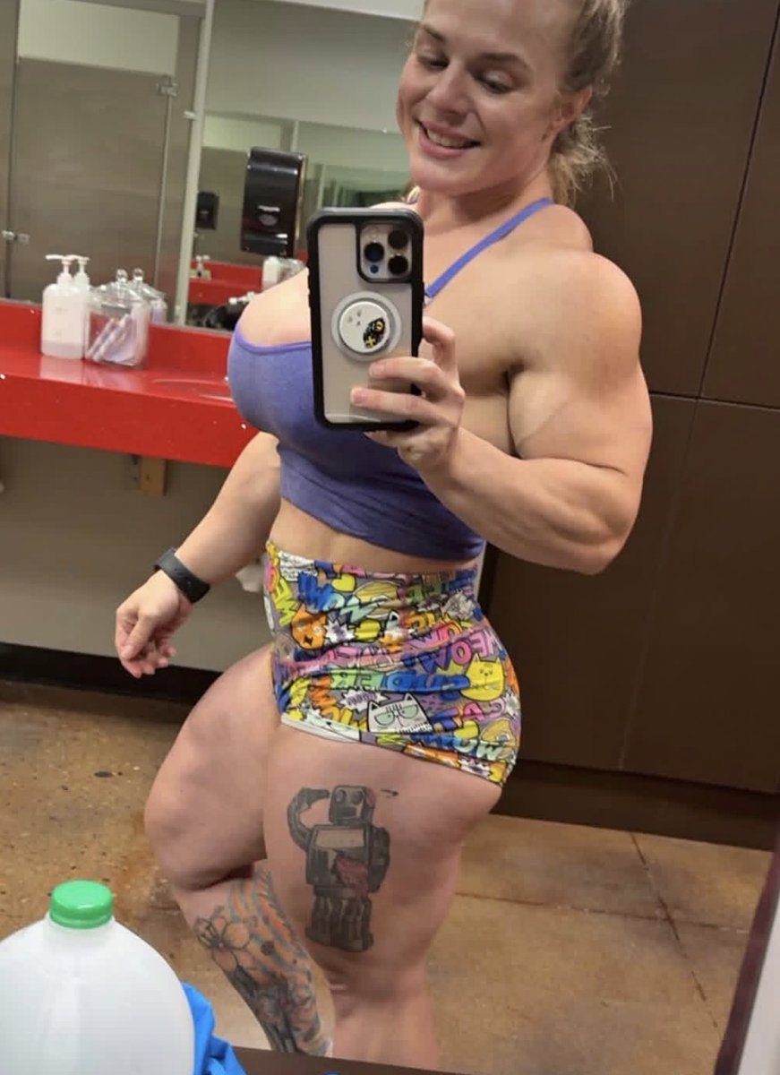 FemaleMuscleFa1's tweet photo. Mary Dammann https://t.co/06pB33GKXt