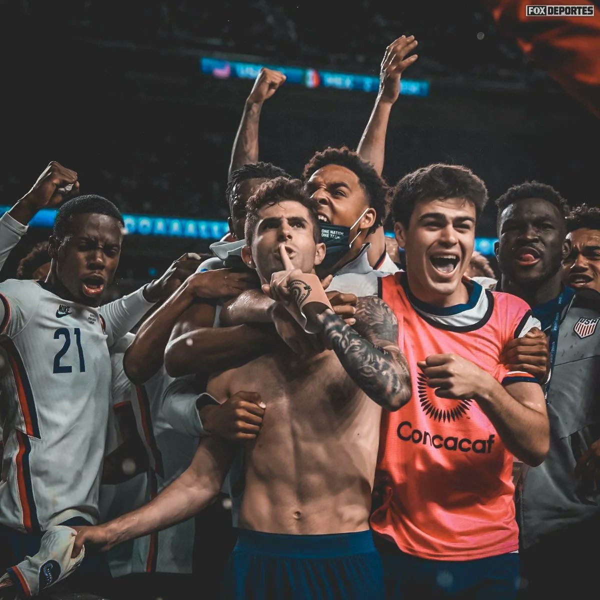 dlawton18's tweet photo. How the USMNT needs to be moving tonight: https://t.co/SHnw9Zp2RL