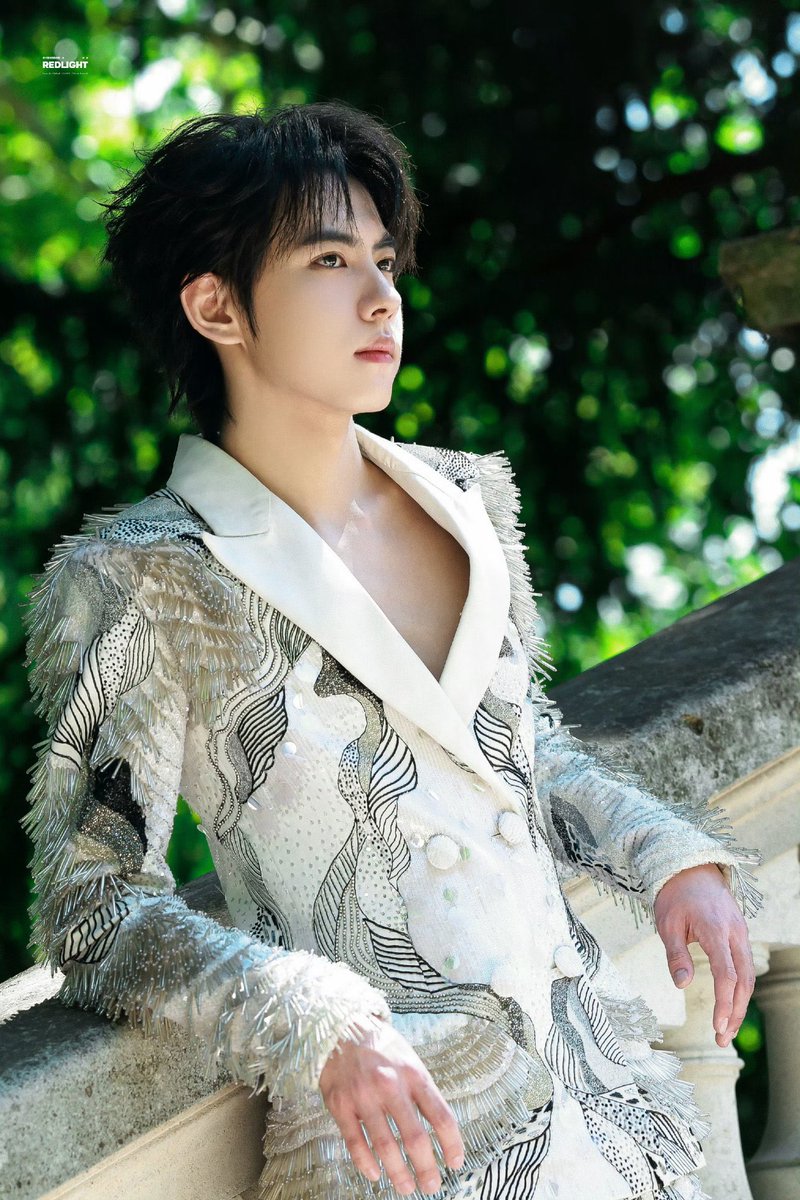 Betatiukk's tweet photo. Trai đẹp của chị #LiuXuanChengPFW #LiuXuanChengHCW27 #LiuXuanchengxRahulMishra https://t.co/gNPANLD5Iw