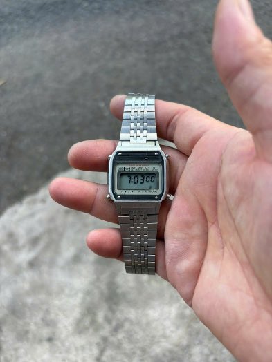 dbaytijdmeters's tweet photo. On today’s episode of Classic Vintage Watches, we have this 1981 Seiko Alba Quartz Y486-5000 Vintage Men’s Watch.

33MM | Quartz Digital Module | Integrated Stainless Steel Bracelet 

Price: N600,000 https://t.co/dfmHWrHoV8