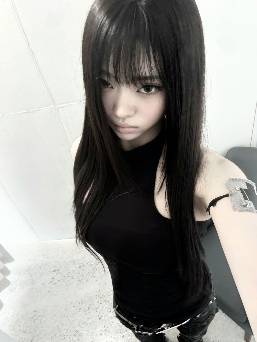 keyveatz_base's tweet photo. 📌YESEUL PLUS CHAT UPDATE

I brought some selfies with bangs. The last one is a mistake... or rather, a picture I brought so you can see it as cute. I wonder what everyone is doing right now?

#KEYVEATZ ##YESEUL https://t.co/rcoDPUZ3iX