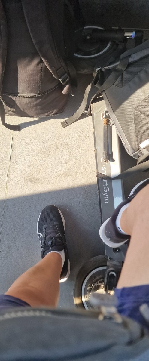 Sasstarn's tweet photo. Para no perder la costumbre del tren Roca😆. https://t.co/FDrJU3E79J