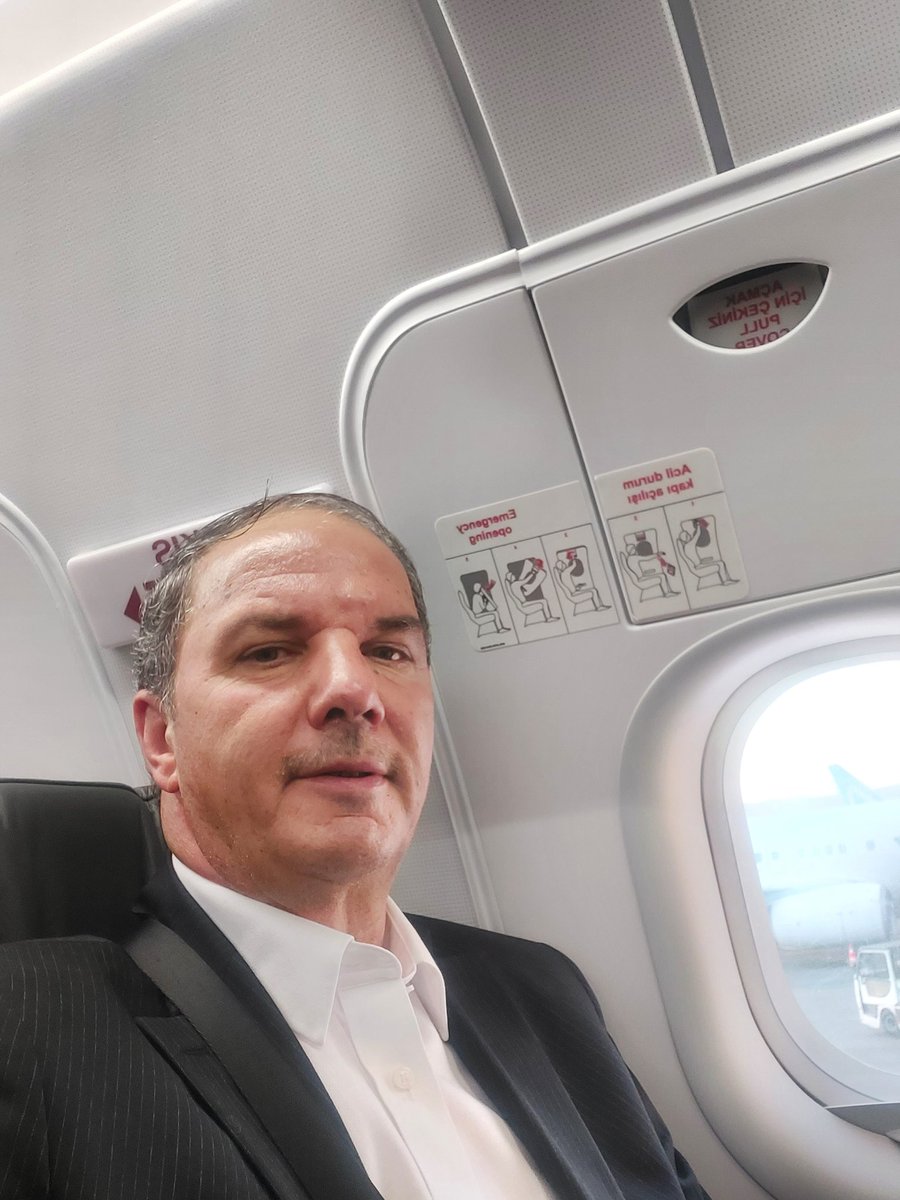 Muhammeteminnp's tweet photo. Bügün umre yolculuğumuz başlayacak hakkım varsa helal olsun sizlerde hakkınızı helal edin selam duayla Allah'a emanet olun. https://t.co/xhhvnt70sW