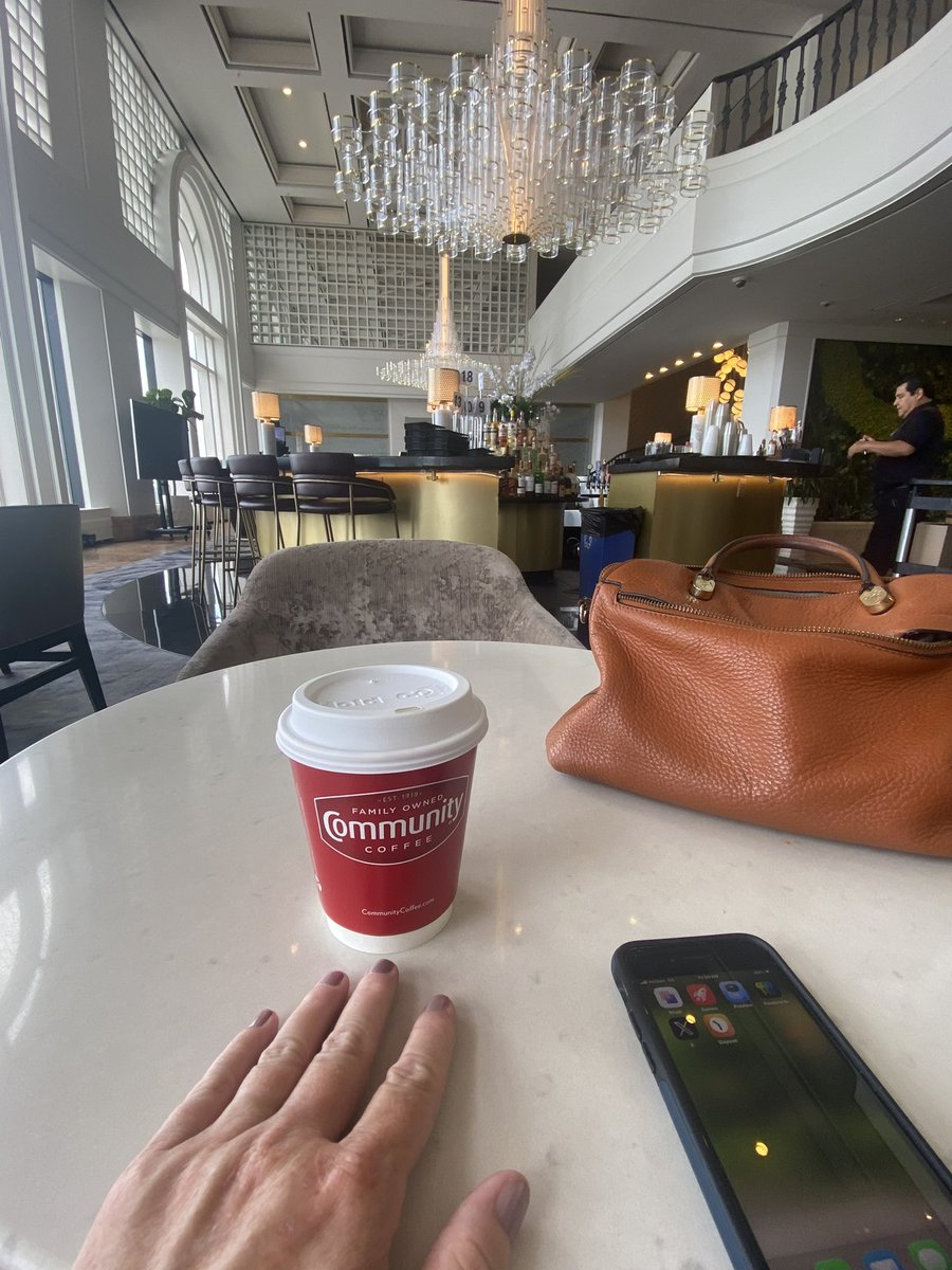 Jillyclaire's tweet photo. Not a bad way to spend the morning.  Waiting for a special guy.  #riverfront  #blog #maturewoman ⚜️ https://t.co/52F23FXwjk