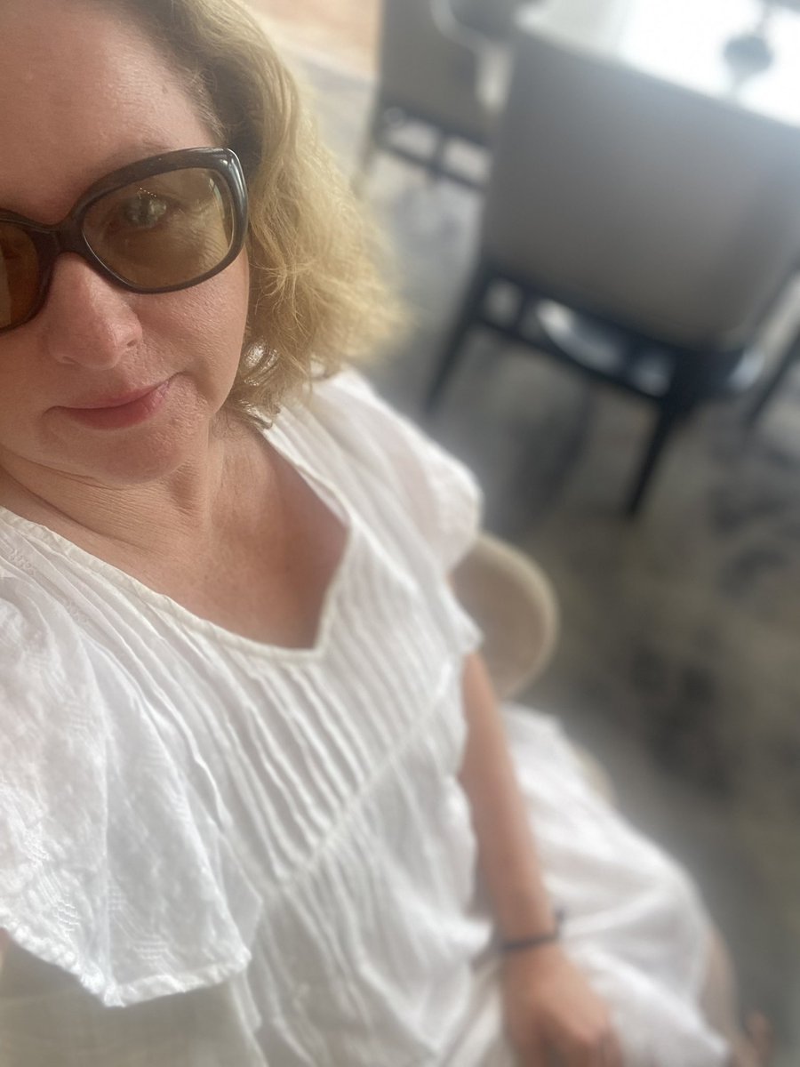 Jillyclaire's tweet photo. Not a bad way to spend the morning.  Waiting for a special guy.  #riverfront  #blog #maturewoman ⚜️ https://t.co/52F23FXwjk