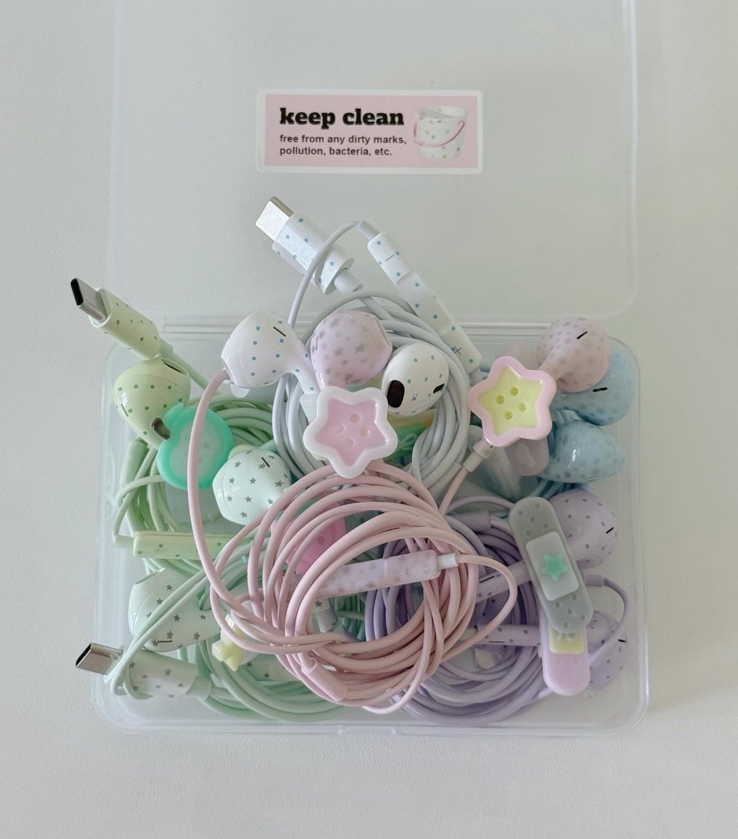 friendlyxstore's tweet photo. (พร้อมส่ง!!) Oah - earphones ￼
หูฟังที่ลูกค้าถามกันเยอะมั่ก มีพร้อมส่งแล้วนะคะ 
💘มีหลายสี *แต่ละสีมีจำกัด* type-c &amp; lightning

สั่งซื้อทาง shopee ใช้โค้ดลด 7.7
: https://t.co/tUBYCZmUtT https://t.co/7W5rxcym3R