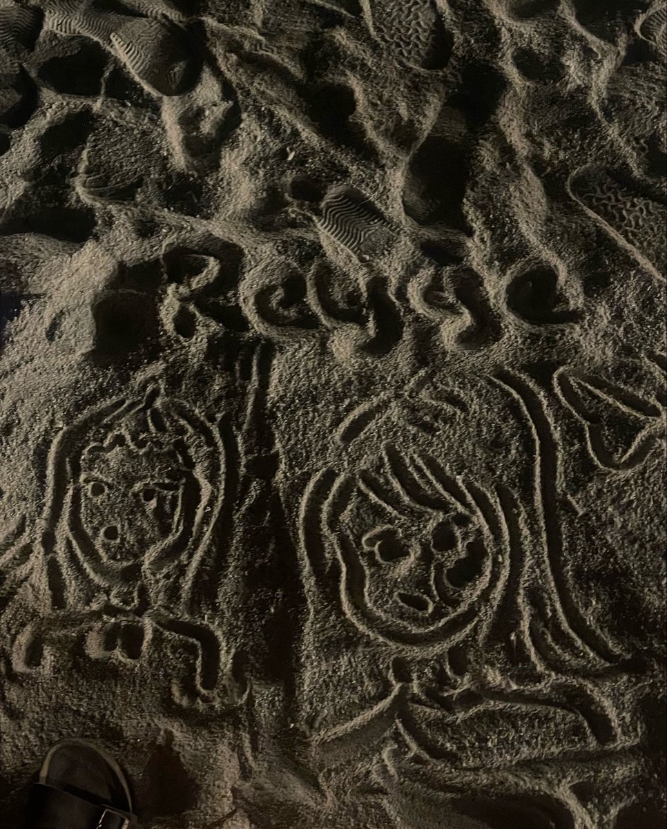 reygebait's tweet photo. is this reyge beach https://t.co/3zXNaqo6QM