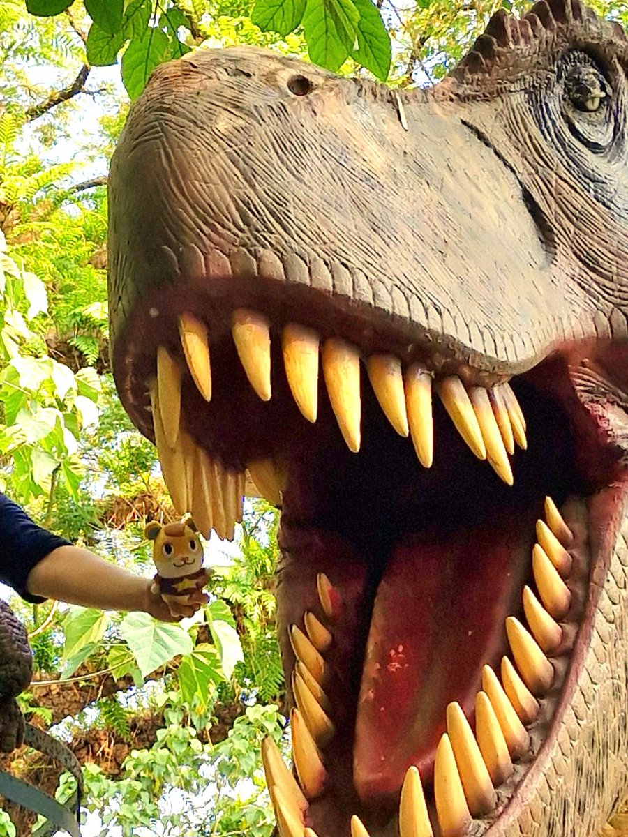 Hamletsuke's tweet photo. Hamlet meets a T. Rex
.
.
.
.
.
#animalcrossing #hamlet #ACNH #どうぶつの森 #ハムスケ https://t.co/p336SsvbKl