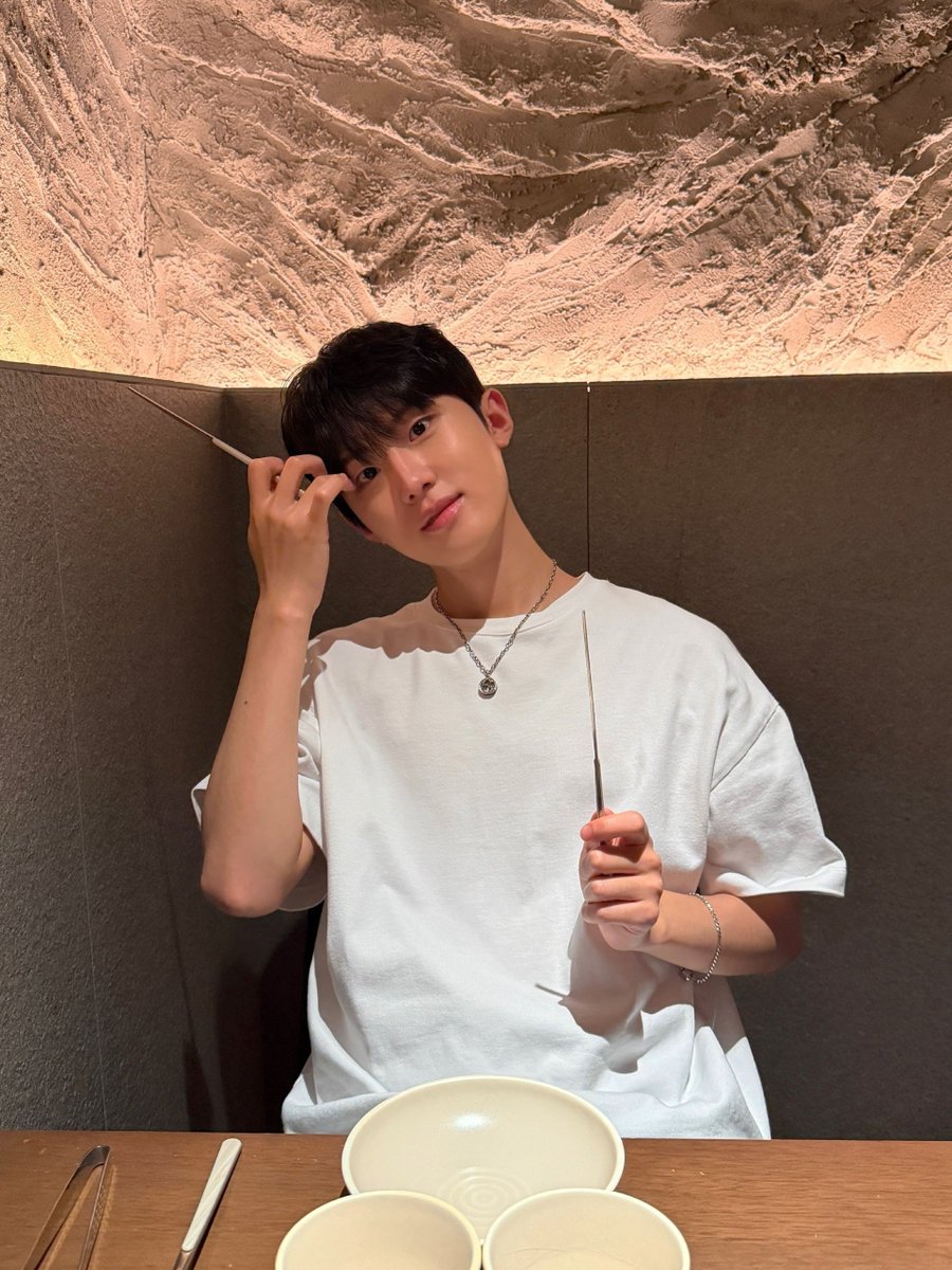 jamilelovss_'s tweet photo. 06.07.26 VR SW 

"today's day?"

🐶: it was great. i went on a date. it was a date. this time it was really fun.
we ate a lot
since changmin hyung doesn't eat seafood, when i'm with him I end up eating a lot of meat… o think i'm slowly becoming a carnivore. https://t.co/pHhQDrc0UW