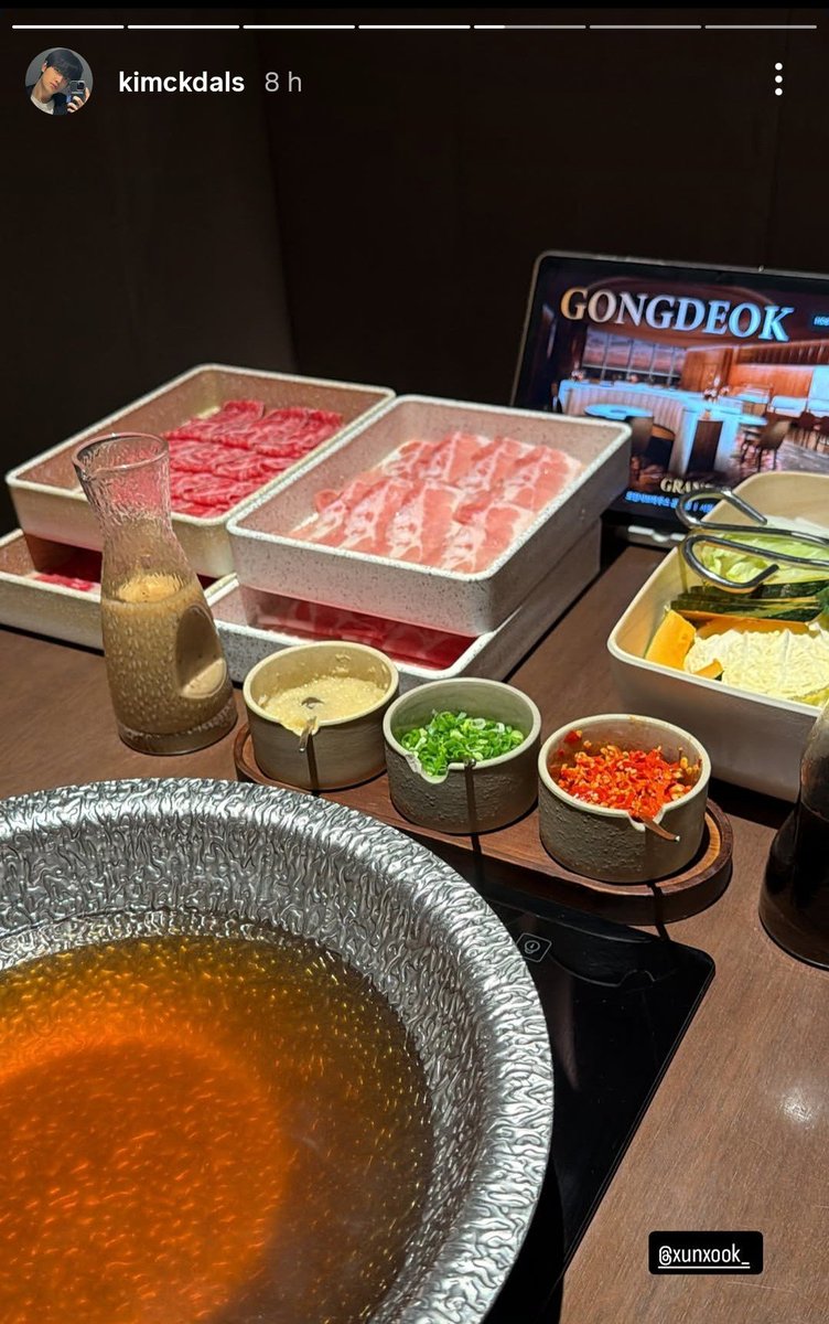 jamilelovss_'s tweet photo. 06.07.26 VR SW 

"today's day?"

🐶: it was great. i went on a date. it was a date. this time it was really fun.
we ate a lot
since changmin hyung doesn't eat seafood, when i'm with him I end up eating a lot of meat… o think i'm slowly becoming a carnivore. https://t.co/pHhQDrc0UW