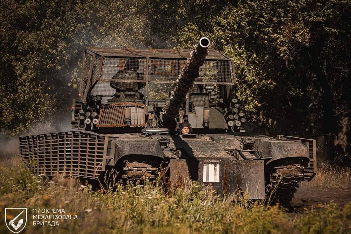 Jeff21461's tweet photo. 🇺🇦🇵🇱 Poland has provided a total of 16,45 billion PLN (3,83 billion €) in military aid to Ukraine since 2022.

The vast majority of which, 14,9 billion PLN (3,47 billion €) was provided between 2022 and 2023, with only 1,55 billion PLN (360 million €) in aid between 2024 and 2026.

This valuation is also lower than that reported in the Kiel Institute aid tracker, which claimed Poland had provided 4,45 billion € in military aid to Ukraine.

https://t.co/RejgEwWMkZ