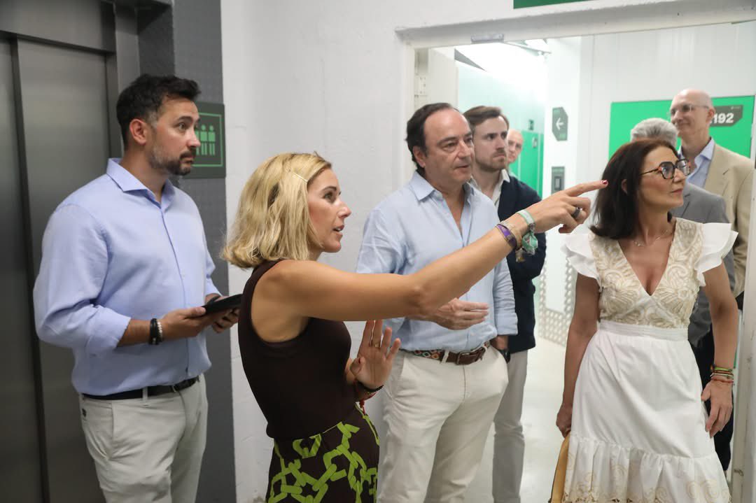 MarAlcobendas's tweet photo. Hoy hemos visitado Cityo en Alcobendas, una empresa que ofrece soluciones de almacenamiento para particulares y empresas.

Seguimos conociendo de cerca proyectos que apuestan por crecer e innovar en nuestra ciudad. Gracias por confiar en Alcobendas.

📍 C/ Valgrande, 31 https://t.co/zVnxCQ3ldO