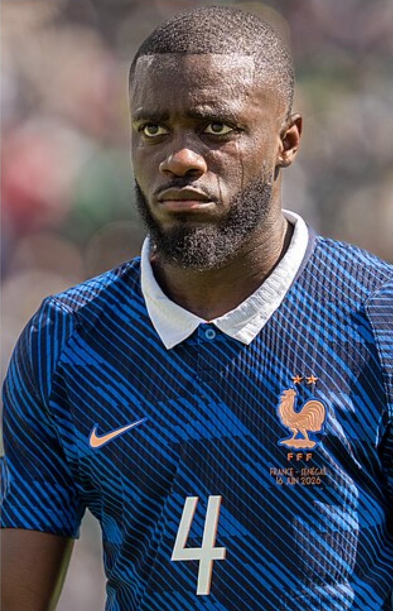 emailingmehdi's tweet photo. 🚨 EXCLUSIF 🚨

D’après plusieurs sources, un tacle appuyé de Upamecano sur Rabiot à l’entraînement des Bleus aujourd’hui a tout fait exploser ! Ce dernier aurait lancé des propos déplacés, provoquant une vive altercation. 

Le staff a dû intervenir en urgence pour les séparer… https://t.co/tDMd1QKwZ4
