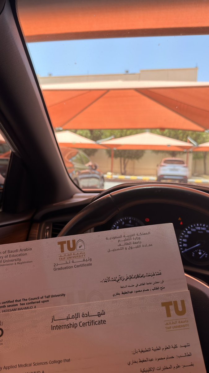 0n0u1's tweet photo. الحمدلله دائما و ابدا❤️❤️
شعور جميل جدا انك تشوف لحظة الانبهار الي كنت عايشها قبل خمس سنين في شخص قدامك يمر بنفس التجربه الجميلة، الله يوفق طلابنا و باذن الله نشوفهم في مناصب عليا. https://t.co/CSinFMZCO3