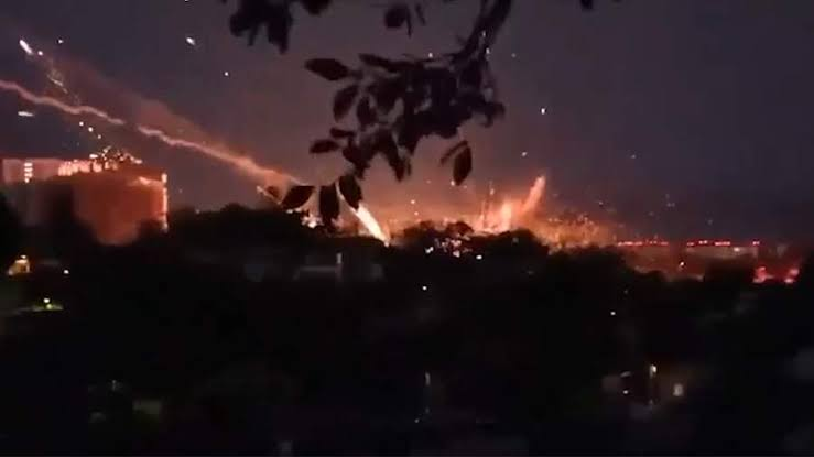 Maryllovee's tweet photo. Kyiv endured the main impact of Russia's overnight attack as residential buildings, industrial facilities and infrastructure were hit. KMVA reported severe destruction in Podilskyi, Darnytskyi, Holosiivskyi and Obolonskyi districts. https://t.co/3ZWzOWkV4b