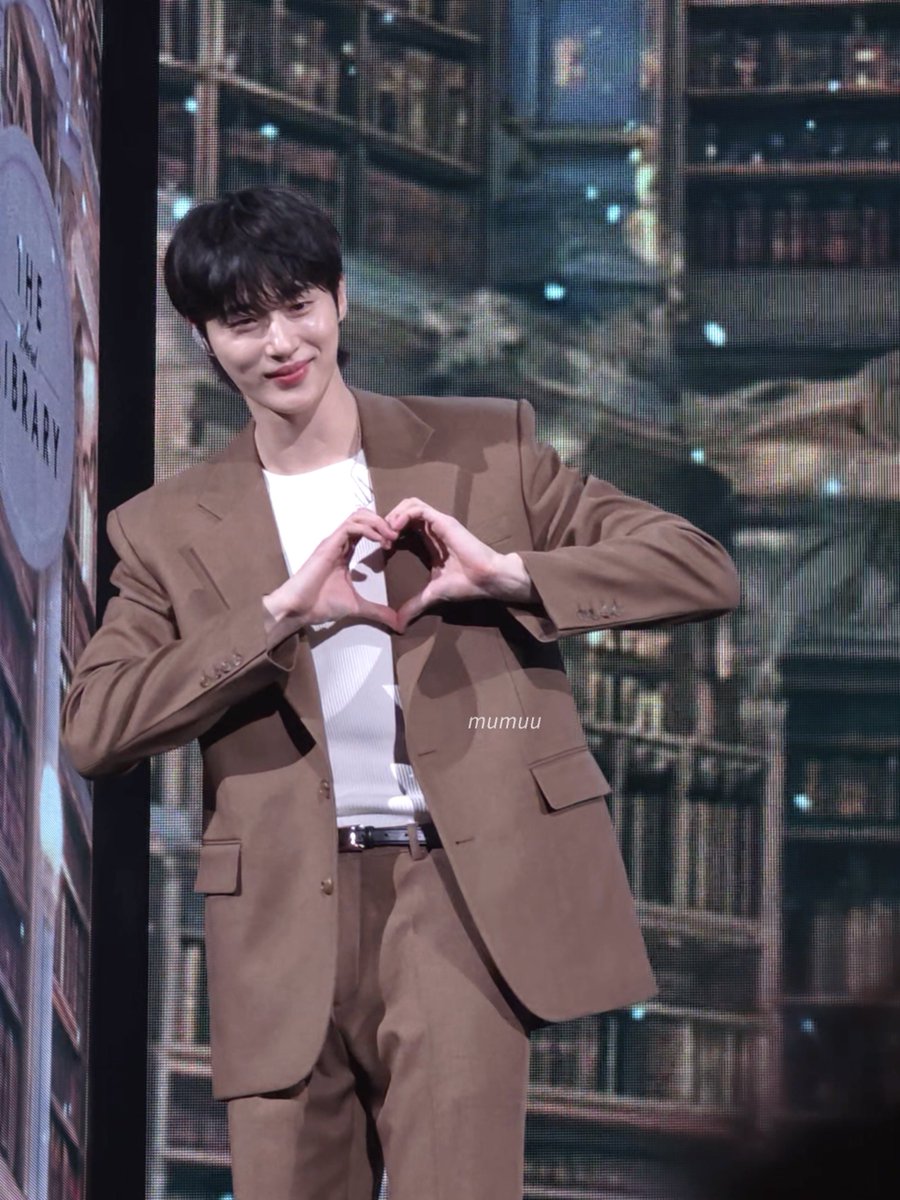 cryngoveryou's tweet photo. ลักยิ้มเปิดทำการค้าบ 👉🏻☺️💓
#TheSecretLibrary_in_Seoul 
#ByeonWooSeok #변우석 https://t.co/FJNhYOUFfj
