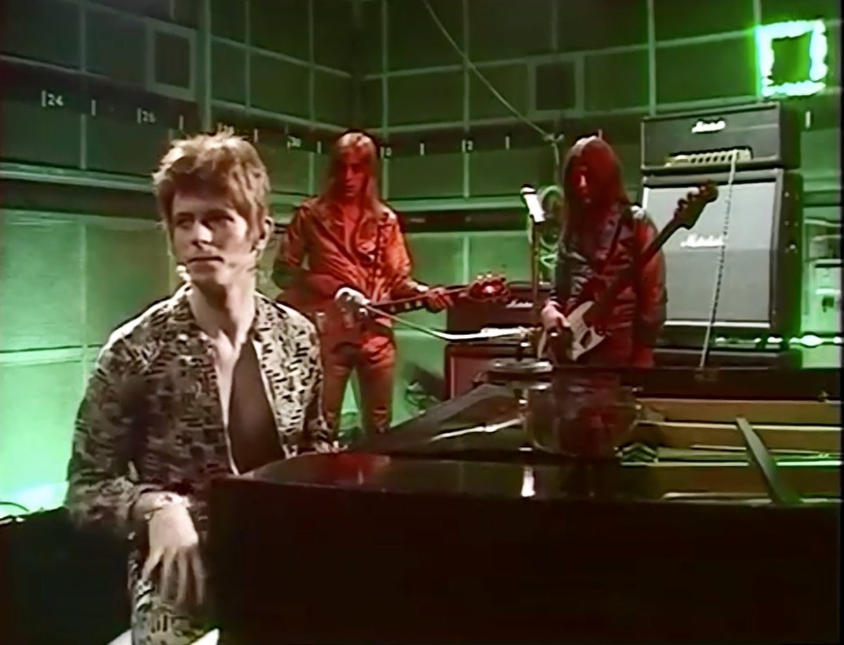 davidbowie_news tweet picture