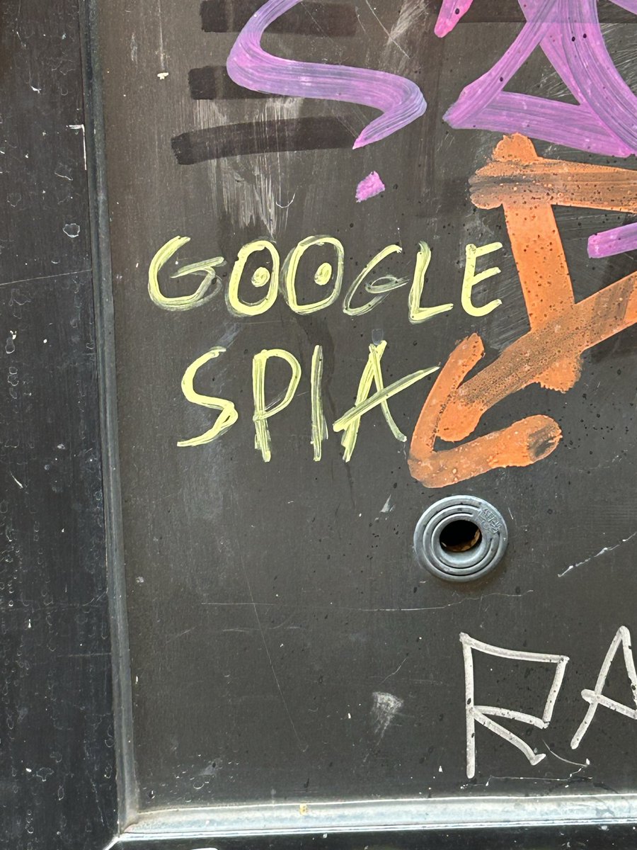 pearinanguish's tweet photo. A volte ci garba, a volte no.
#howconvenient
#doublestandars (?)
#Googling #spies
๐๐๐๏ธ
(sempre in vicolo Sottomonte) https://t.co/OV6as9bVOj
