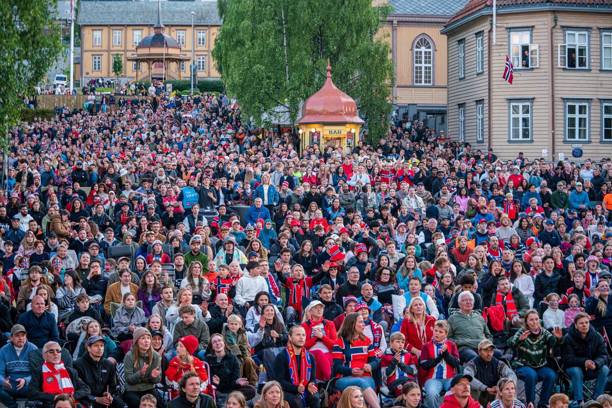 MortenKilling's tweet photo. God kok i Tromsø i går kveld 🇳🇴 

📸 Daniel Lilleeng https://t.co/bLdhNsMepR