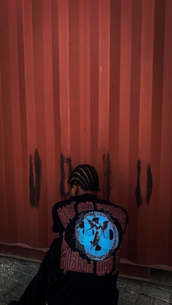 UzzBig's tweet photo. Hardest streetwear in naijjj🇳🇬🔥 https://t.co/0iUG85YzQO