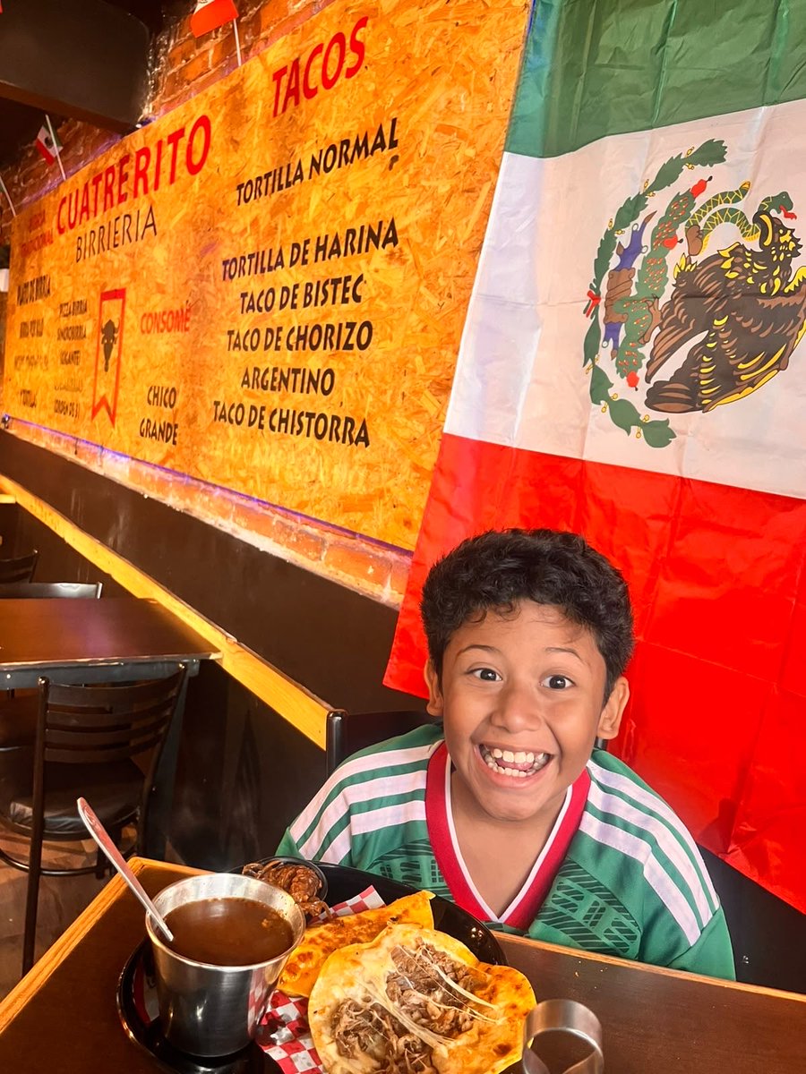 JavierZava80403's tweet photo. 🤾‍♂️Cristóbal Zavala en el Angel de la Independencia CDMX.

👋 Gracias #MiSelecciónAzteca 🇲🇽 por tanta alegría y felicidad.

✔️Vaya que nos hacía falta 

✔️ Luchaste hasta el final. 👏👏⚽️🤝🤝 https://t.co/2cl5adrKLq