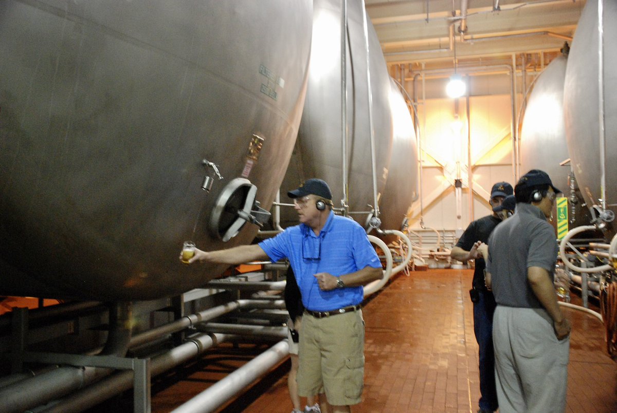 StephenDCrowder's tweet photo. @HomeOfBud The freshest beer you will ever taste!!
#MakingFriends https://t.co/Ffbq2ixR9Z