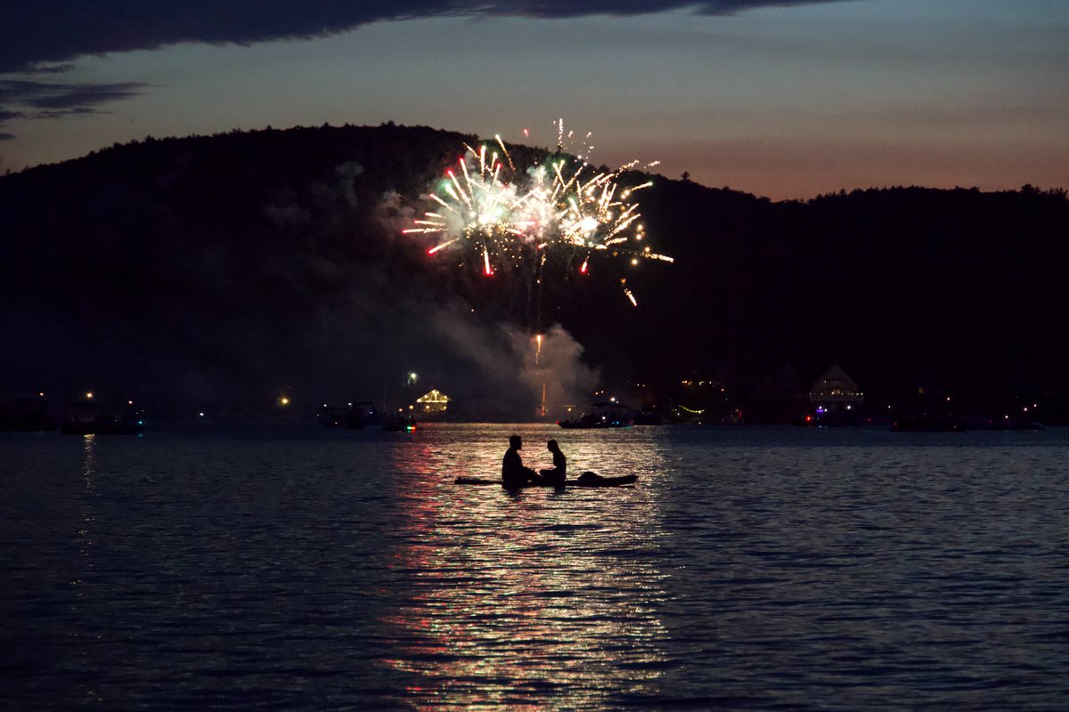 ResponsibleCurt's tweet photo. An unplanned perfect angle for the fireworks https://t.co/lMRraOocpQ