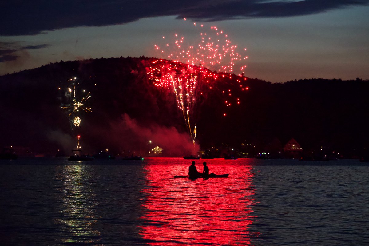 ResponsibleCurt's tweet photo. An unplanned perfect angle for the fireworks https://t.co/lMRraOocpQ