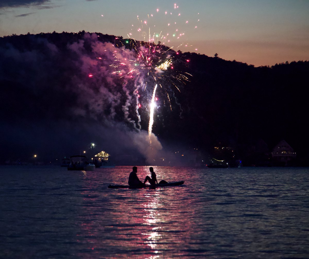 ResponsibleCurt's tweet photo. An unplanned perfect angle for the fireworks https://t.co/lMRraOocpQ
