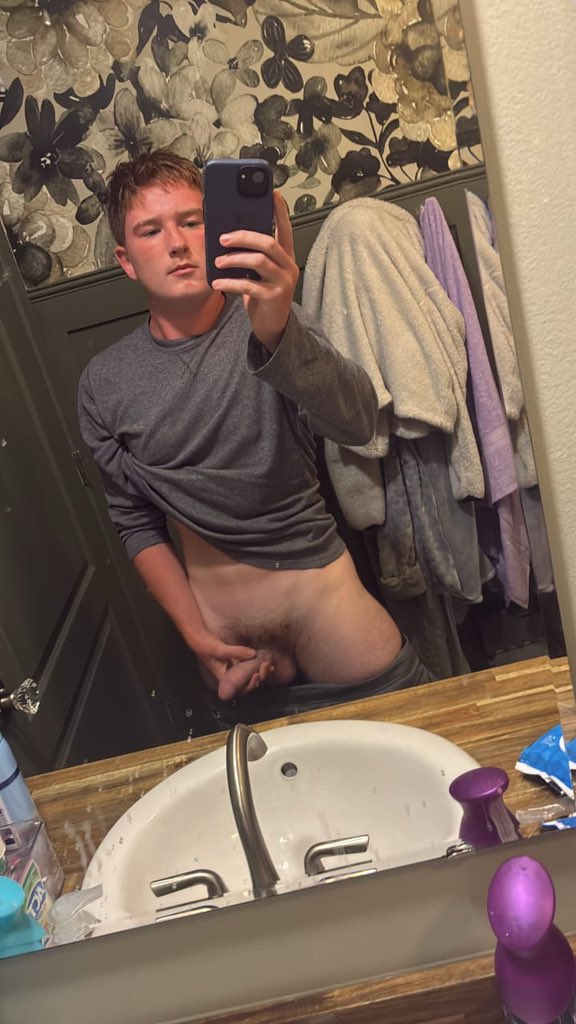 kitty51mm's tweet photo. This a nude of a boy and I want you to like it https://t.co/BL41Lj8zm8