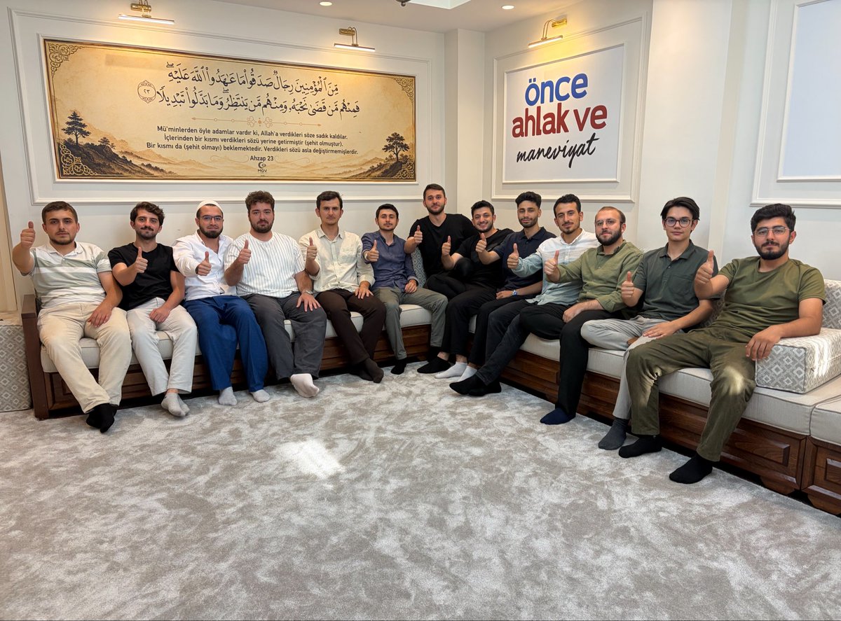 4fakulte's tweet photo. Bizim davamızda kimse kendisi için yaşamaz. Herkes kardeşi için yaşar. Menfaati öldürmenin en kolay yolu budur. 
Prof. Necmettin Erbakan 

Dönem sonu değerlendirme ve istişare toplantımızı gerçekleştirdik. https://t.co/Dh2a3Z8hLY