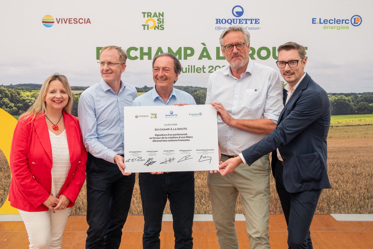 Vivescia's tweet photo. [#Communiqué] Le Groupe VIVESCIA, Roquette et SIPLEC https://t.co/E3qHDhCIUi signent un partenariat de 3 ans en faveur de la production d'éthanol bas carbone issu des filières françaises, une première sur le segment des biocarburants routiers. S’appuyant sur le programme d’agriculture régénérative #TRANSITIONS et sur une démarche d’industrie de pointe engagée bas #carbone, cette nouvelle coopération, de l’amont à l’aval de la filière, vise une réduction maximum des émissions de gaz à effet de serre (jusqu’à 100% par rapport aux références fossiles). L'ambition est claire : accélérer la transition écologique de la mobilité en France, en s'appuyant sur des filières souveraines qui rémunèrent leurs acteurs, pour un carburant durable accessible à tous les automobilistes. 

Lire le communiqué ➡️ https://t.co/Y53V4KDojG

@ChristophBuren @Leclerc_MEL