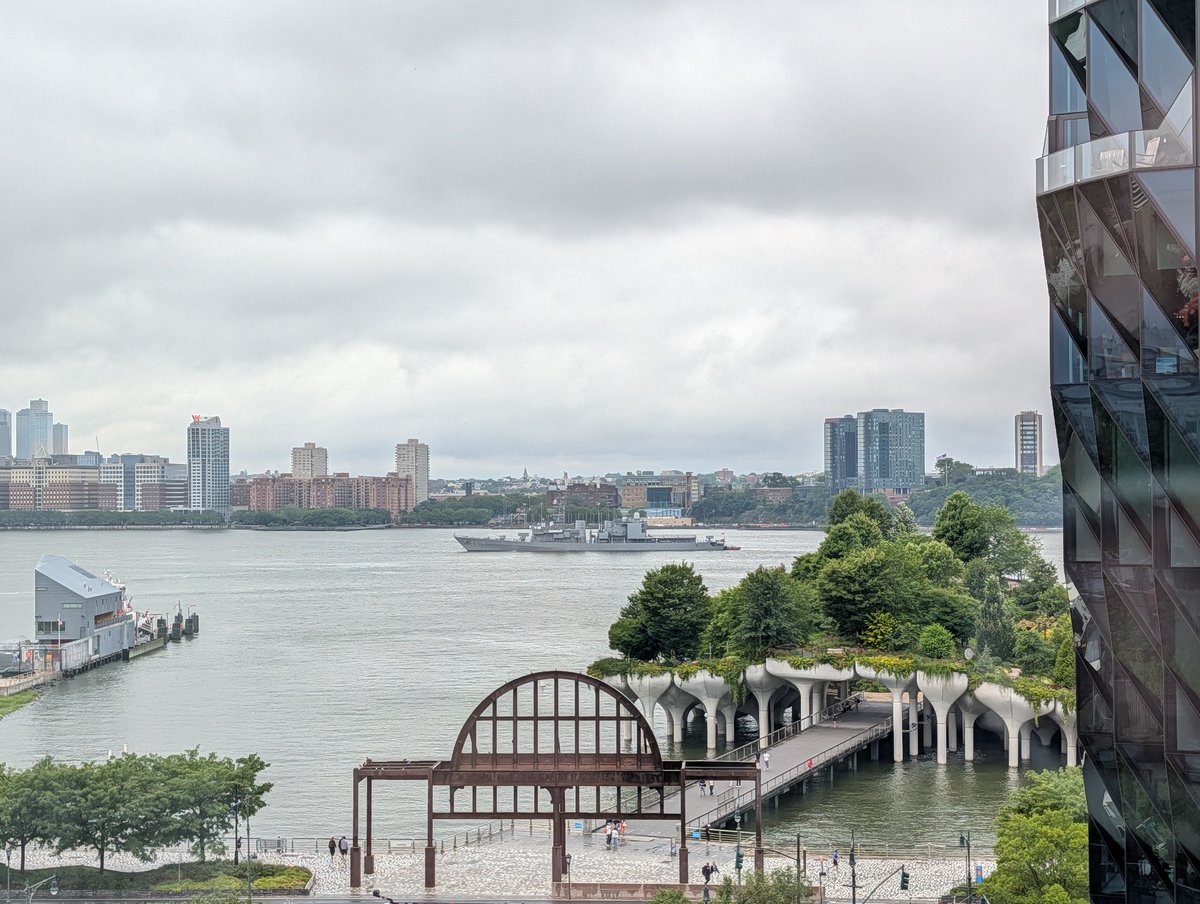 wheat_brad's tweet photo. Japanese ship posted in the Hudson River today, off of 14th St. It's been there since Thursday, July 2nd. 

Flying the Japanese imperial flag. What are we doing? https://t.co/NvHRMWOaCG
