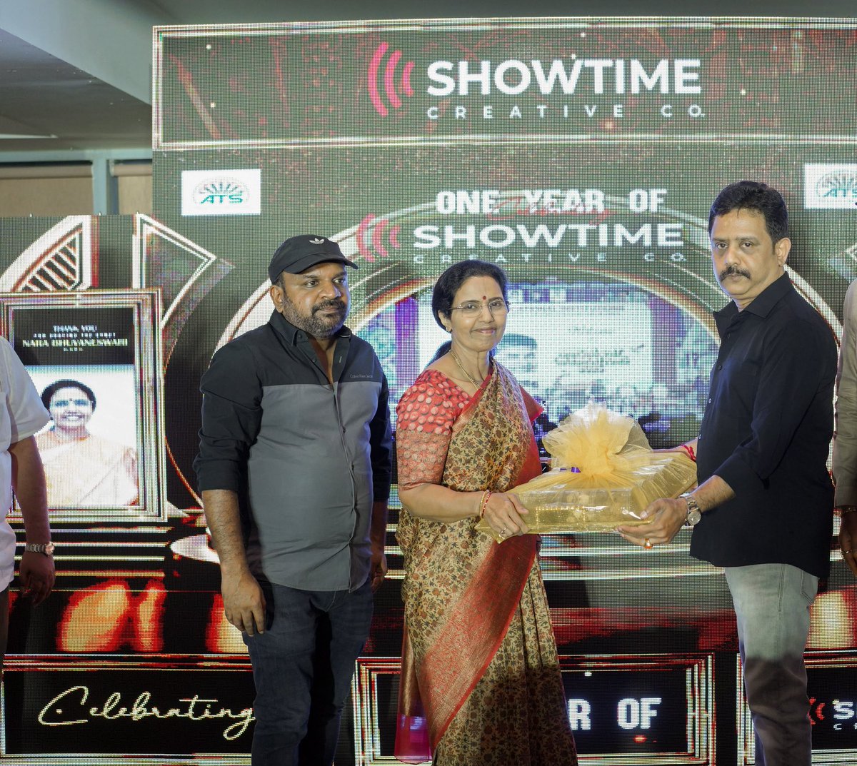 Godapatrika's tweet photo. A special guest for a special milestone! ✨
APSFTVTDC #BharathBhushan Garu joined us in celebrating One Year of Showtime Creative Co. ❤️
Your presence, encouragement, and best wishes made this milestone even more meaningful. 🙏
#ShowtimeCreativeCo https://t.co/YvLJlU2UJ3