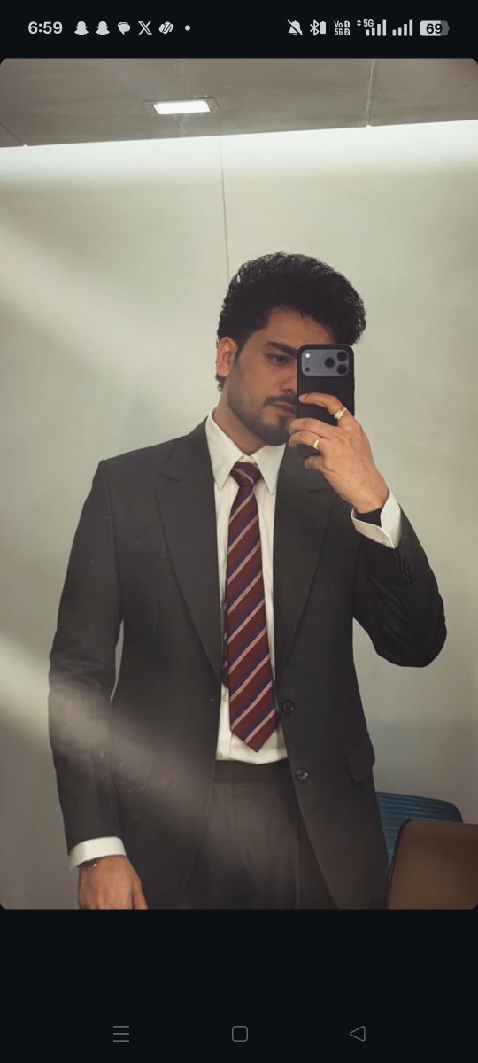HiteSh__K_'s tweet photo. @ElvishYadav Bhai  😎 

#ElvishYadav #ElvishArmy https://t.co/cVIwumEoIy